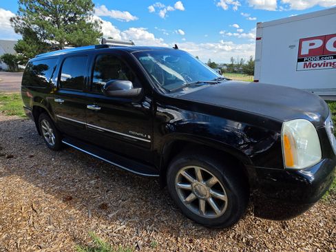 Used 2007 GMC Yukon XL Denali AWD/4WD image 2