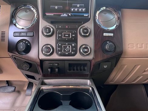 Used 2014 Ford F250 Lariat w/ Lariat Interior Package image 26