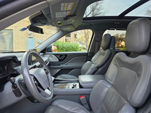 Used 2020 Lincoln Aviator Reserve w/ Equipment Group 202A image 8