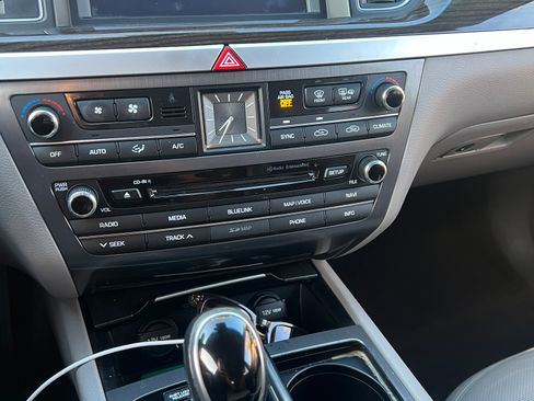 Used 2015 Hyundai Genesis 3.8 RWD image 10