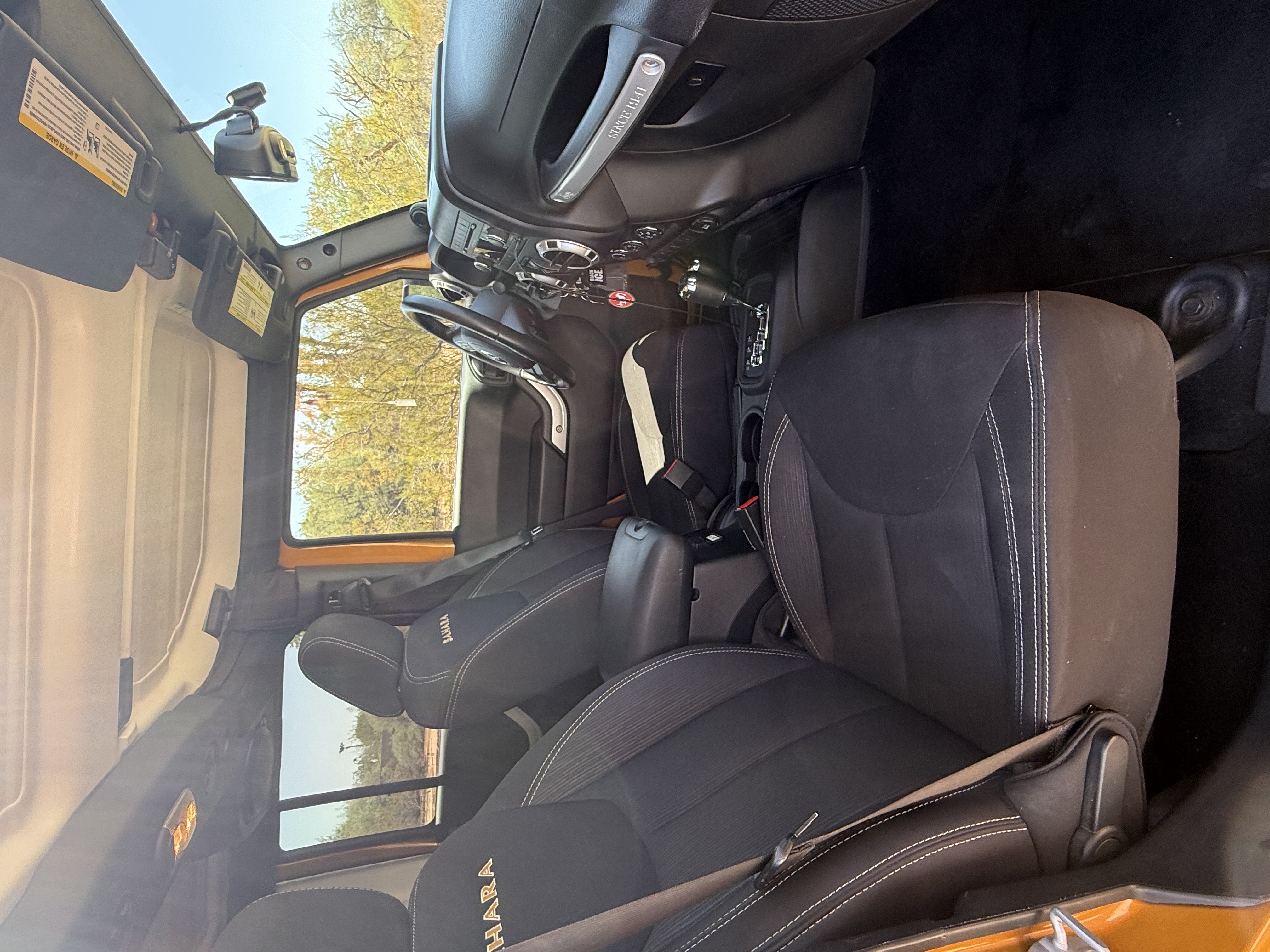 Used 2014 Jeep Wrangler Unlimited Sahara w/ Connectivity Group AWD/4WD image 11