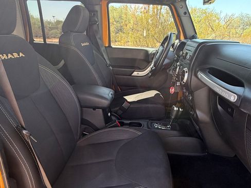 Used 2014 Jeep Wrangler Unlimited Sahara w/ Connectivity Group AWD/4WD image 11