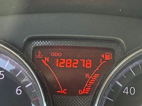 Used 2014 Nissan Versa SV FWD image 11