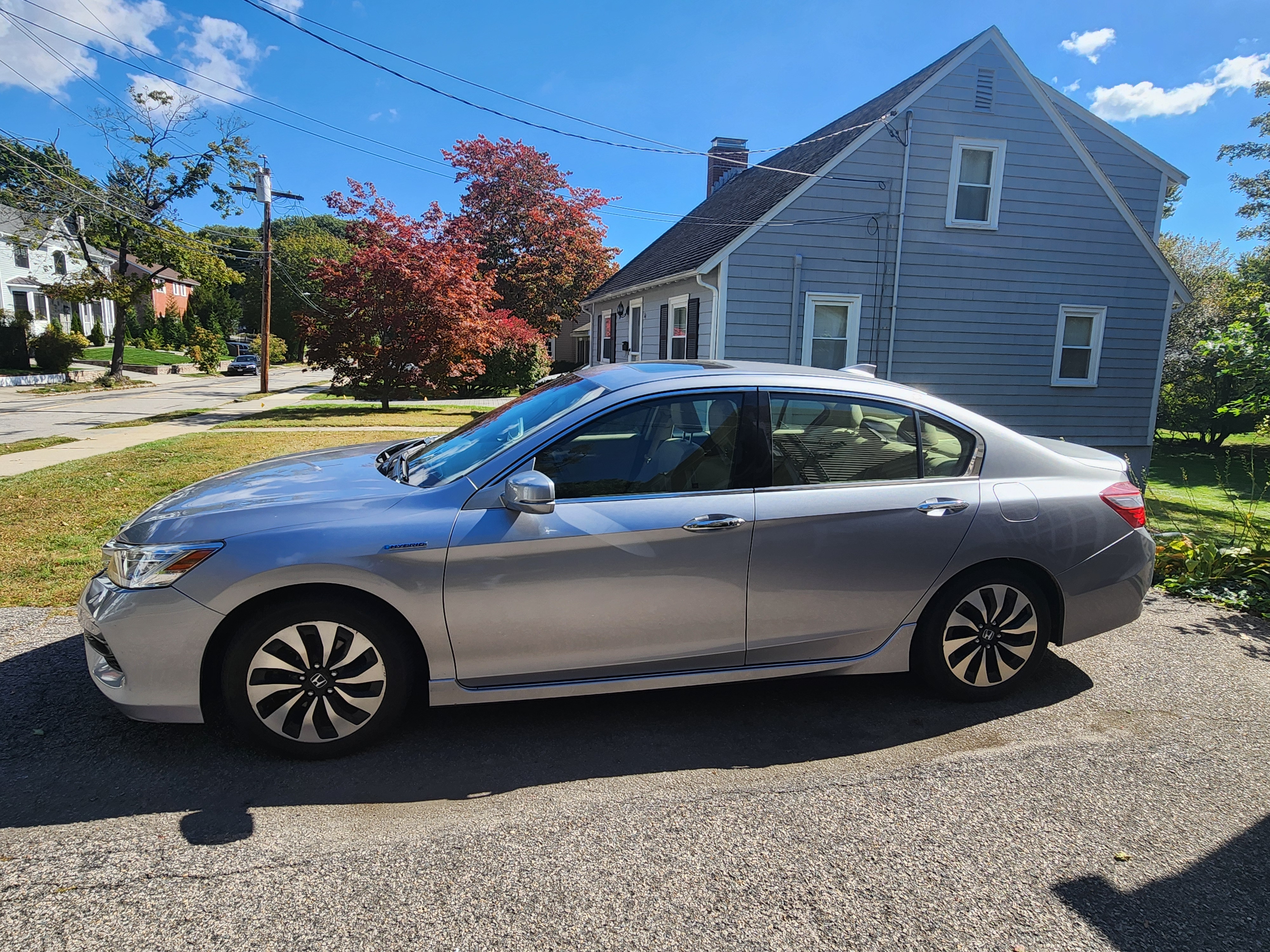 Used 2017 Honda Accord Touring image 2