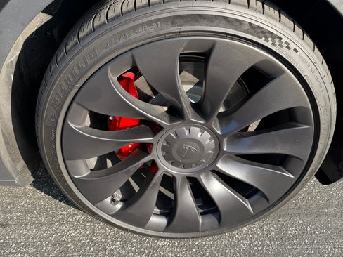 Used 2023 Tesla Model Y Performance image 6