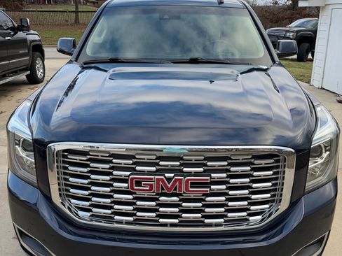 Used 2018 GMC Yukon XL Denali w/ Denali Ultimate Package image 2