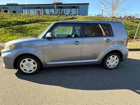 Used 2012 Scion xB image 2