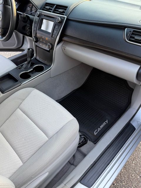 Used 2015 Toyota Camry LE FWD image 11