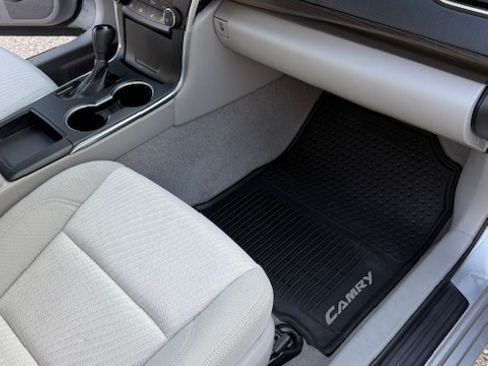 Used 2015 Toyota Camry LE image 11