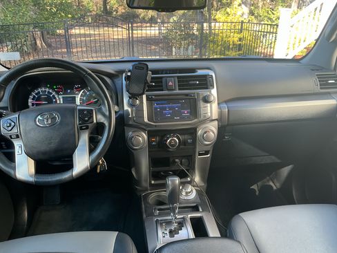 Used 2016 Toyota 4Runner SR5 Premium image 8