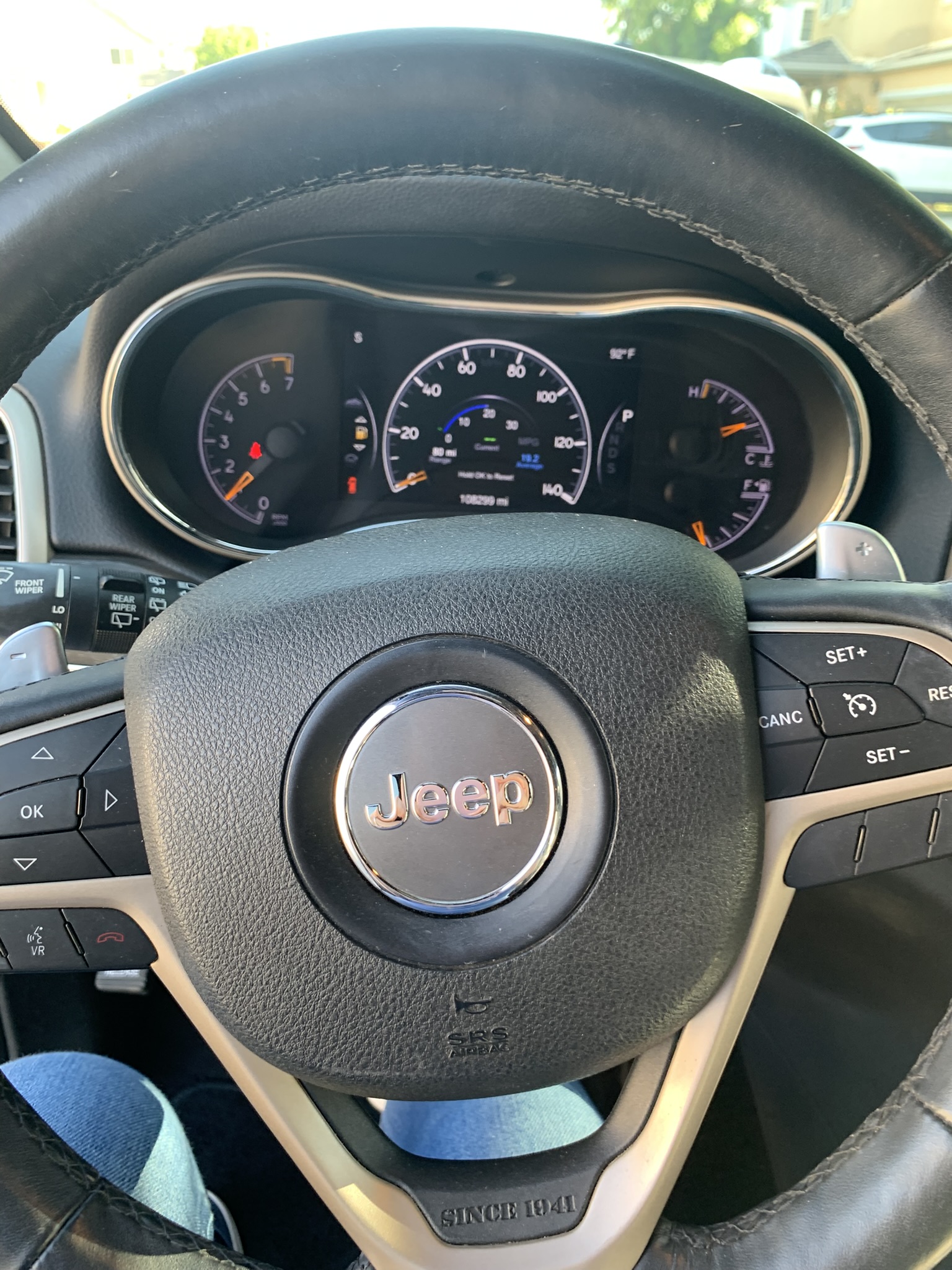 Used 2015 Jeep Grand Cherokee Limited w/ Luxury Group II AWD/4WD image 14