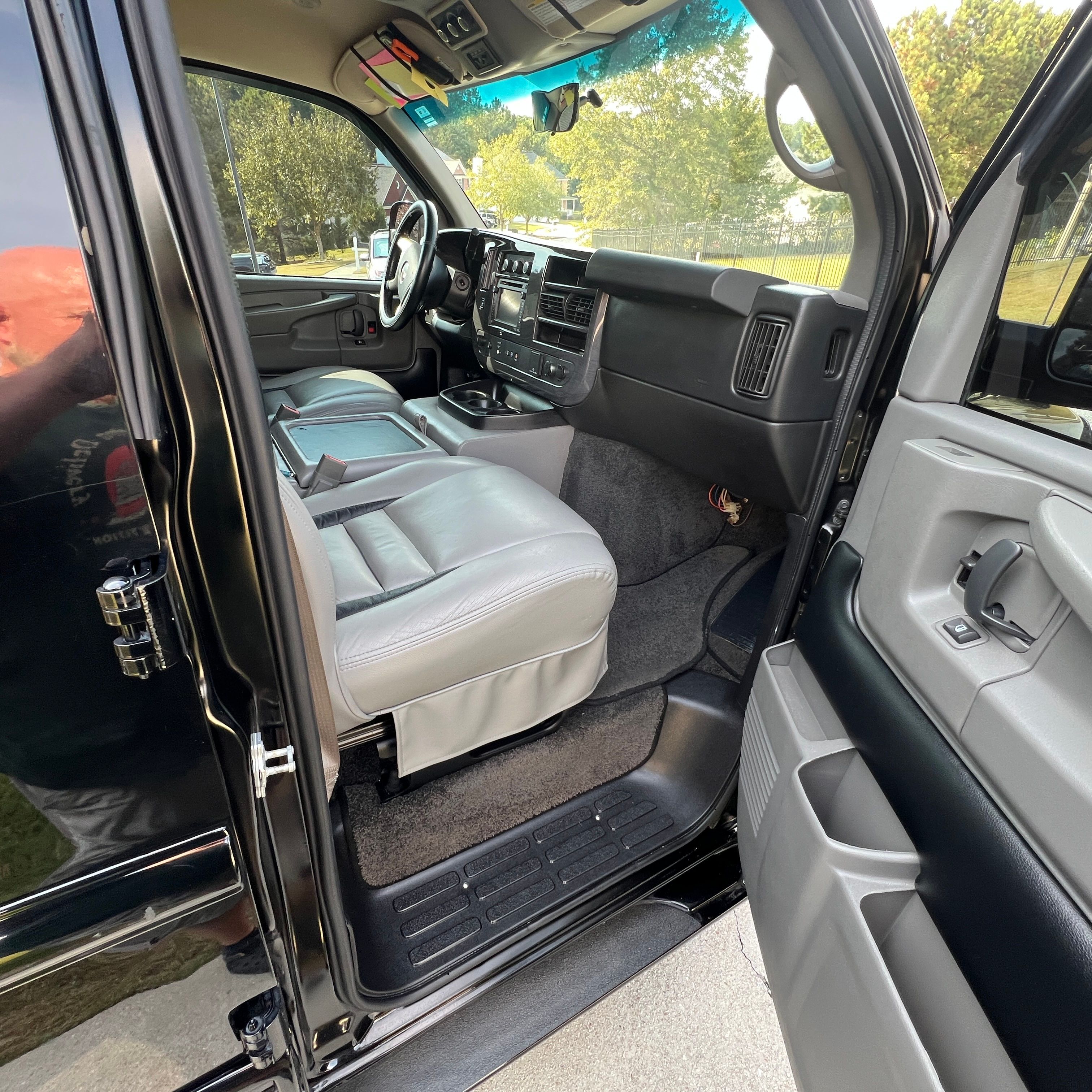 Used 2015 GMC Savana 2500 Extended RWD image 9