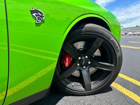 Used 2017 Dodge Challenger SRT Hellcat RWD image 8