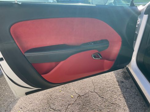 Used 2016 Dodge Challenger SRT Hellcat RWD image 9