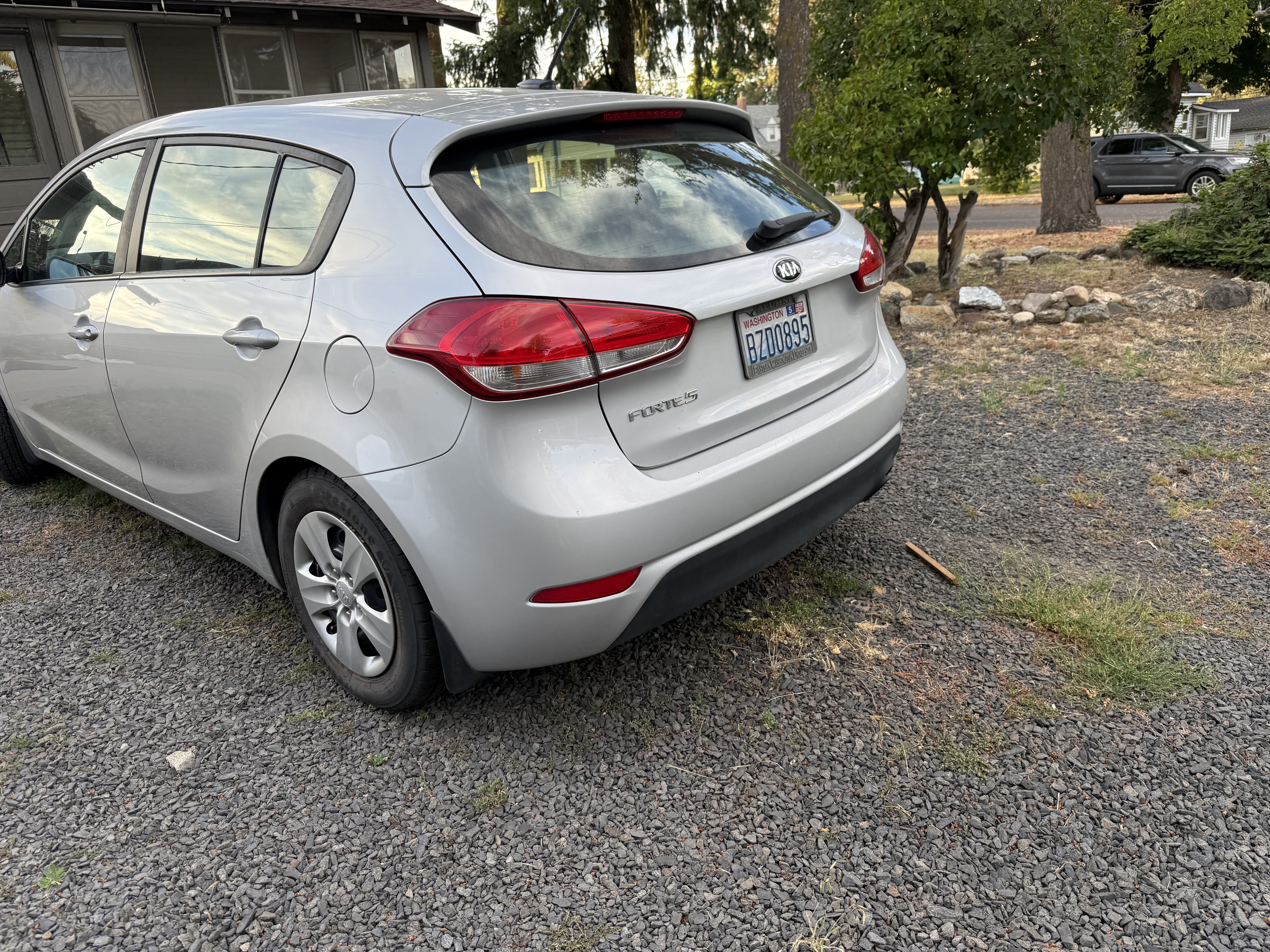 Used 2017 Kia Forte LX FWD image 4