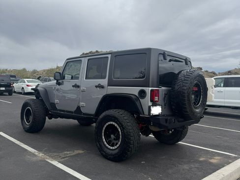 Used 2015 Jeep Wrangler Unlimited Rubicon w/ Connectivity Group image 9