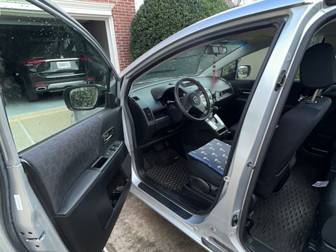 Used 2008 MAZDA MAZDA5 Sport image 13