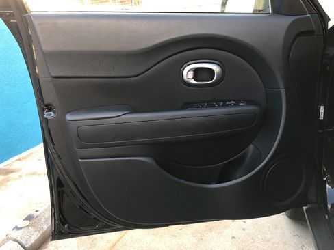 Used 2014 Kia Soul + image 16