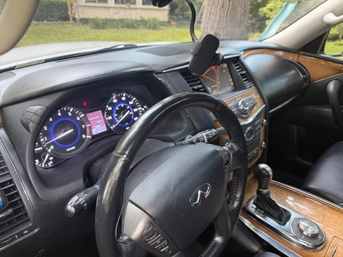 Used 2011 INFINITI QX56 4WD w/ Theater Pkg image 6