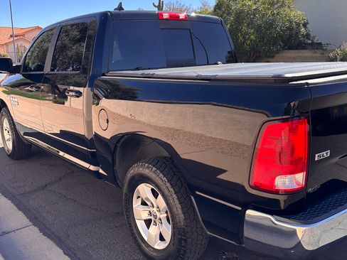 Used 2019 RAM 1500 Classic SLT w/ Luxury Group image 12