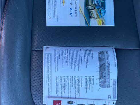 Used 2019 Chevrolet Bolt Premier w/ Infotainment Package image 25