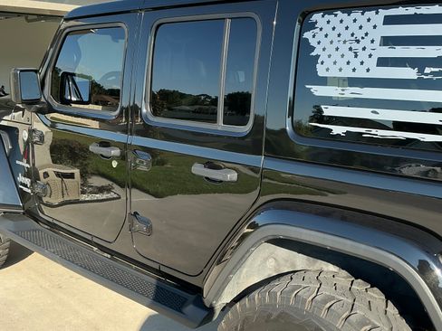 Used 2019 Jeep Wrangler Unlimited Sahara w/ Uconnect 4C Nav & Sound Group AWD/4WD image 5