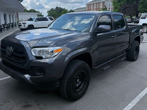 Used 2018 Toyota Tacoma SR w/ SR Convenience Package AWD/4WD image 1