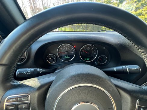 Used 2018 Jeep Wrangler Unlimited Sport S image 6