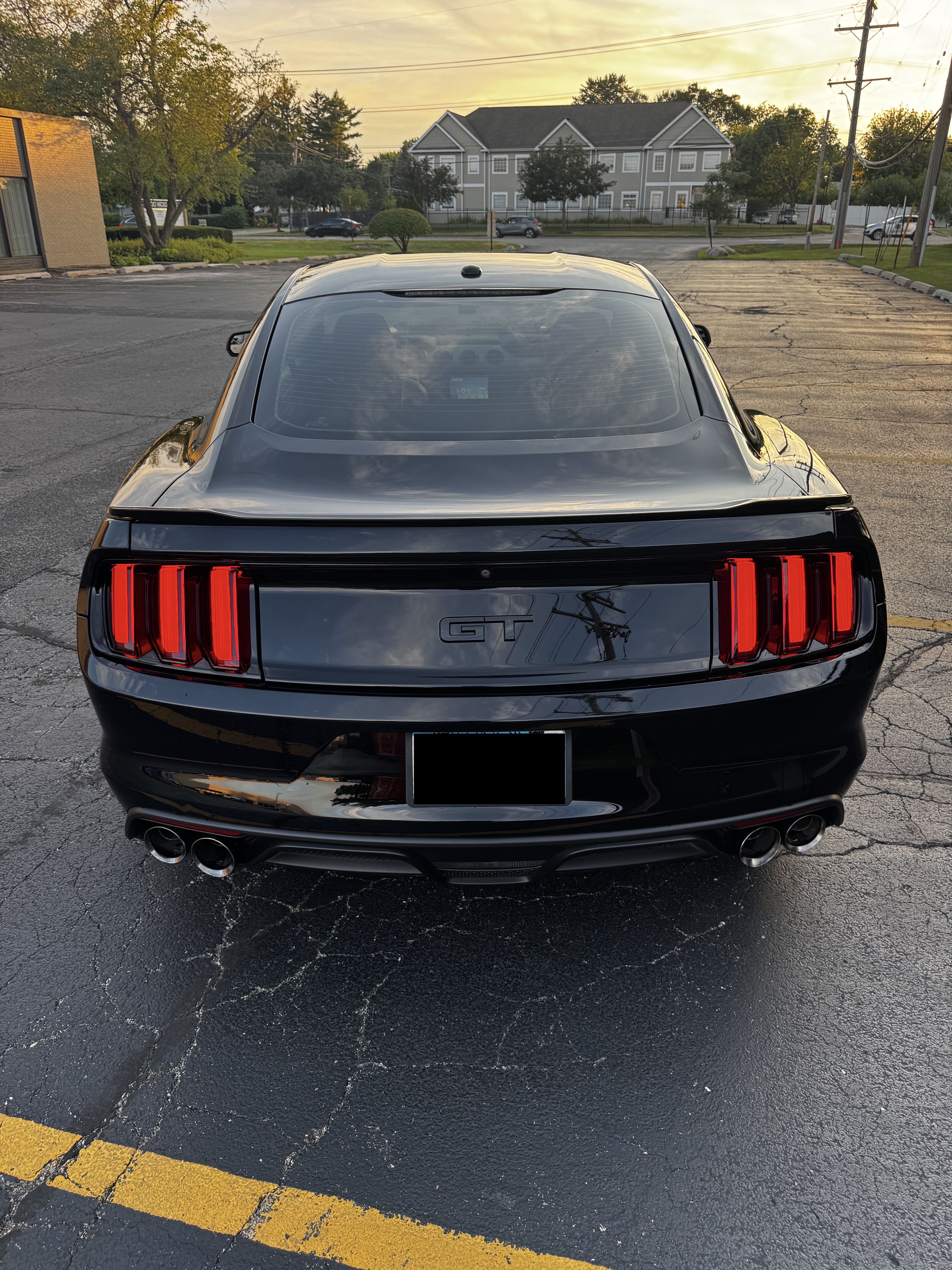 Used 2016 Ford Mustang GT Premium w/ Black Accent Package RWD image 9