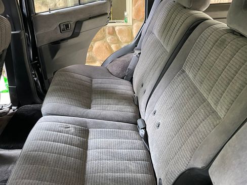 Used 1993 Nissan Pathfinder XE AWD/4WD image 4