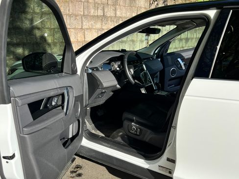 Used 2023 Land Rover Discovery Sport S image 17