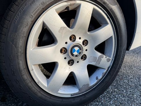 Used 2003 BMW 325i Wagon image 9