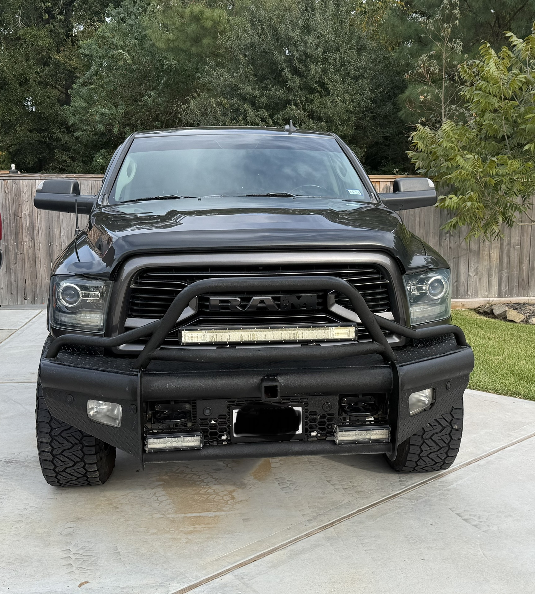 Used 2018 RAM 2500 Laramie w/ Sport Appearance Group AWD/4WD image 3
