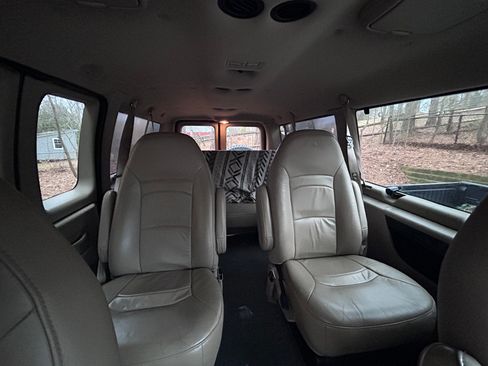 Used 2002 Ford E-350 and Econoline 350 Van image 5