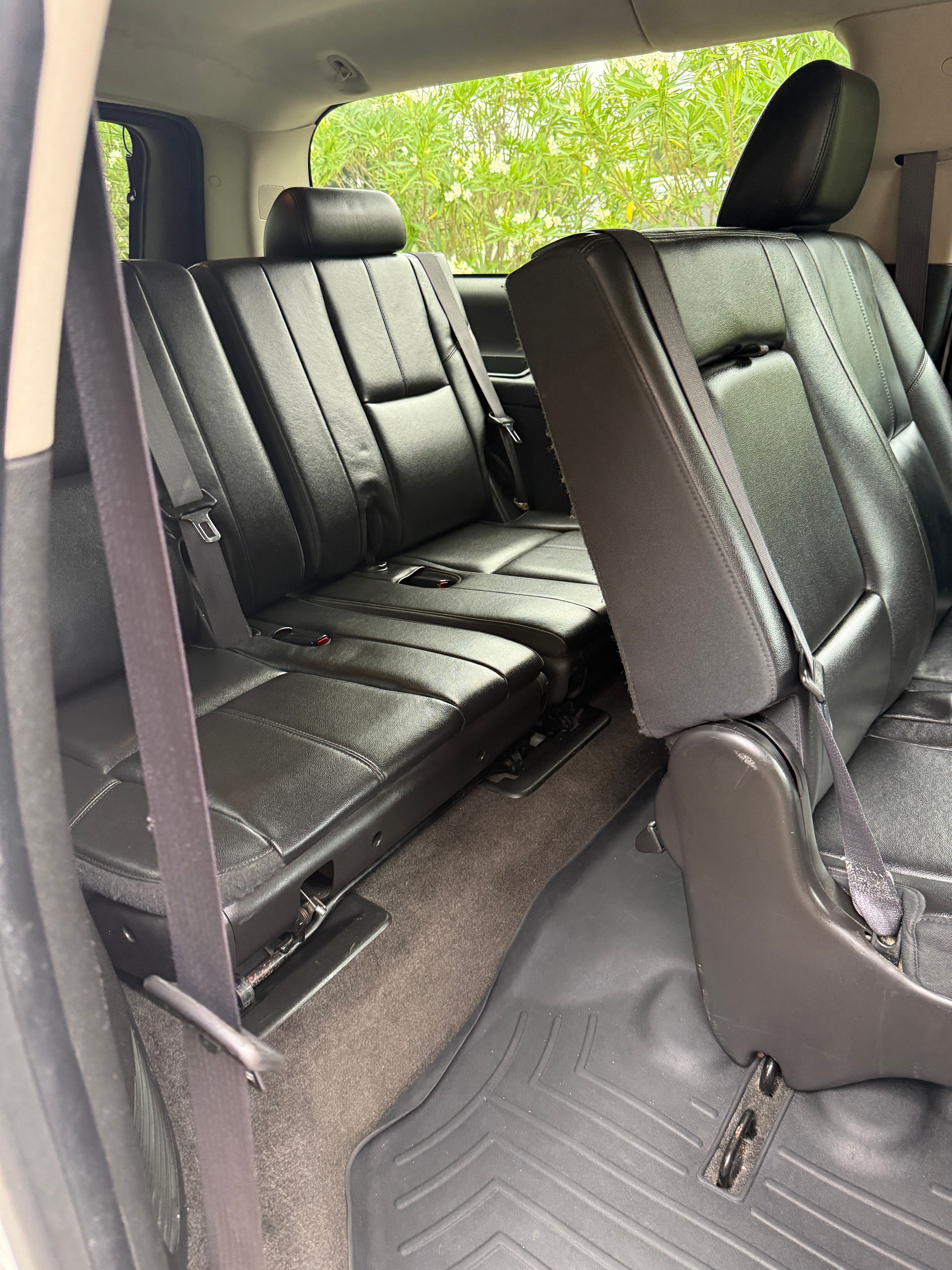 Used 2013 Chevrolet Suburban LT RWD image 8