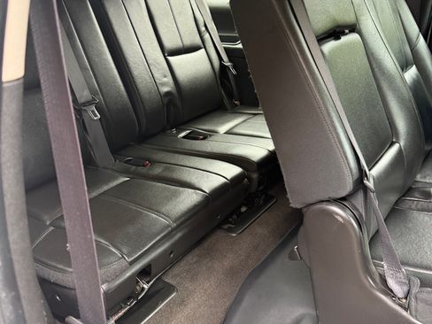 Used 2013 Chevrolet Suburban LT RWD image 8