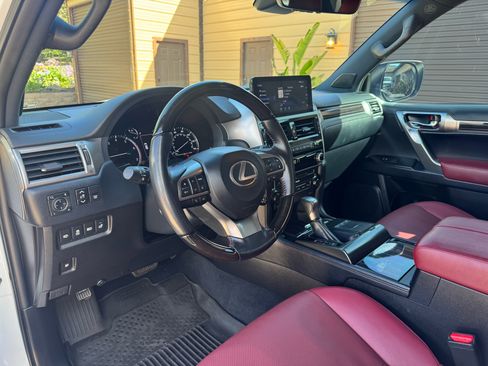 Used 2022 Lexus GX 460 Premium w/ Premium Package image 8