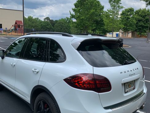 Used 2014 Porsche Cayenne Platinum Edition AWD/4WD image 9
