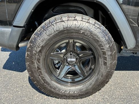 Used 2025 Jeep Wrangler Sport image 15