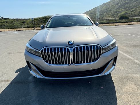 Used 2022 BMW 740i w/ Premium Package image 16