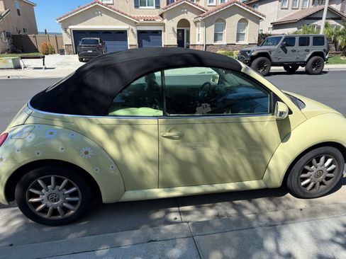 Used 2004 Volkswagen Beetle GLS image 1