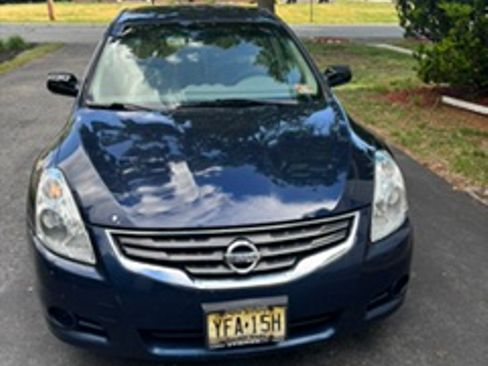 Used 2011 Nissan Altima 2.5 S FWD image 2