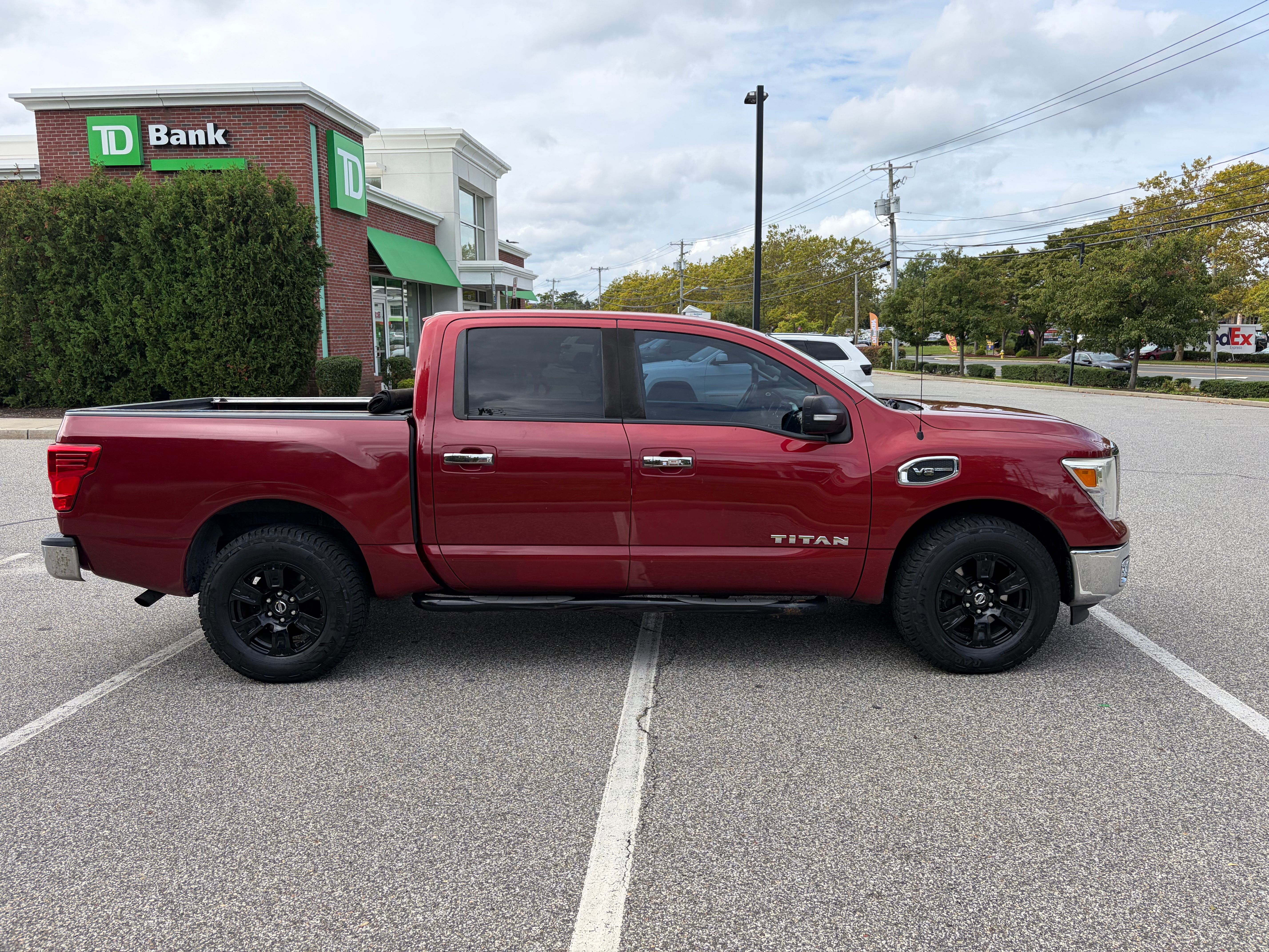 Used 2017 Nissan Titan SV AWD/4WD image 6