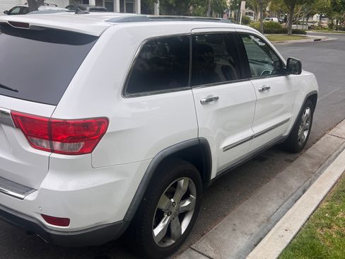 Used 2013 Jeep Grand Cherokee Overland w/ Advance Technology Group RWD image 5