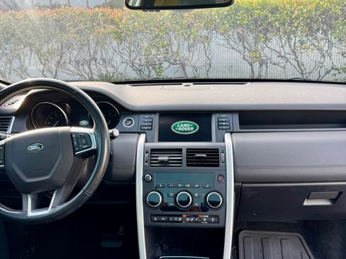 Used 2018 Land Rover Discovery Sport HSE image 10