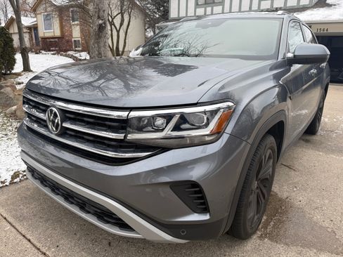 Used 2020 Volkswagen Atlas Cross Sport SEL image 1