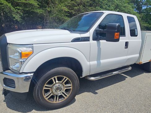 Used 2016 Ford F250 XL w/ Power Equipment Group AWD/4WD image 19