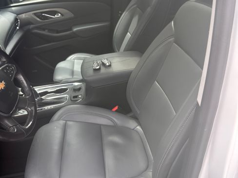 Used 2018 Chevrolet Traverse LT FWD image 6