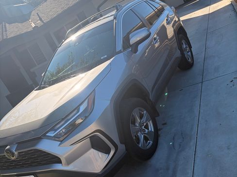 Used 2022 Toyota RAV4 XLE FWD image 2