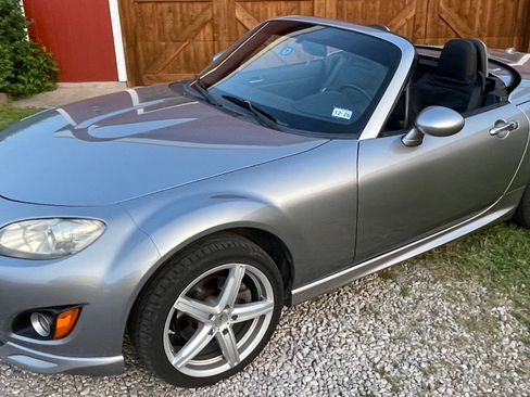 Used 2010 MAZDA MX-5 Miata Grand Touring w/ Premium Pkg RWD image 6